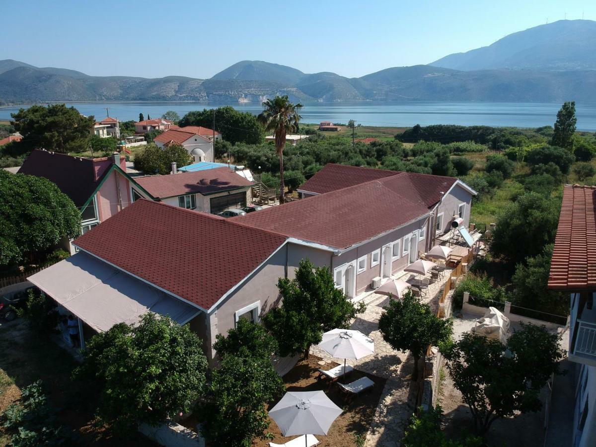 Petros Rooms & Apartments Lixouri Buitenkant foto